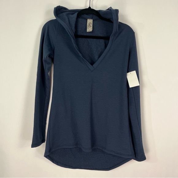 2/$30 Go Couture Navy Pull over hoodie v-neck in Navy sz Small - Picture 3 of 8